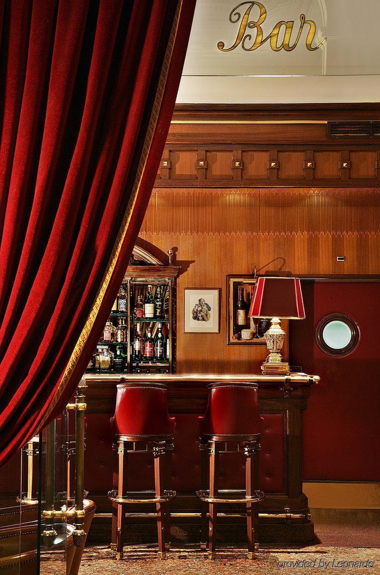 Hotel Avenida Palace Lisboa Exterior foto The bar at the Savoy