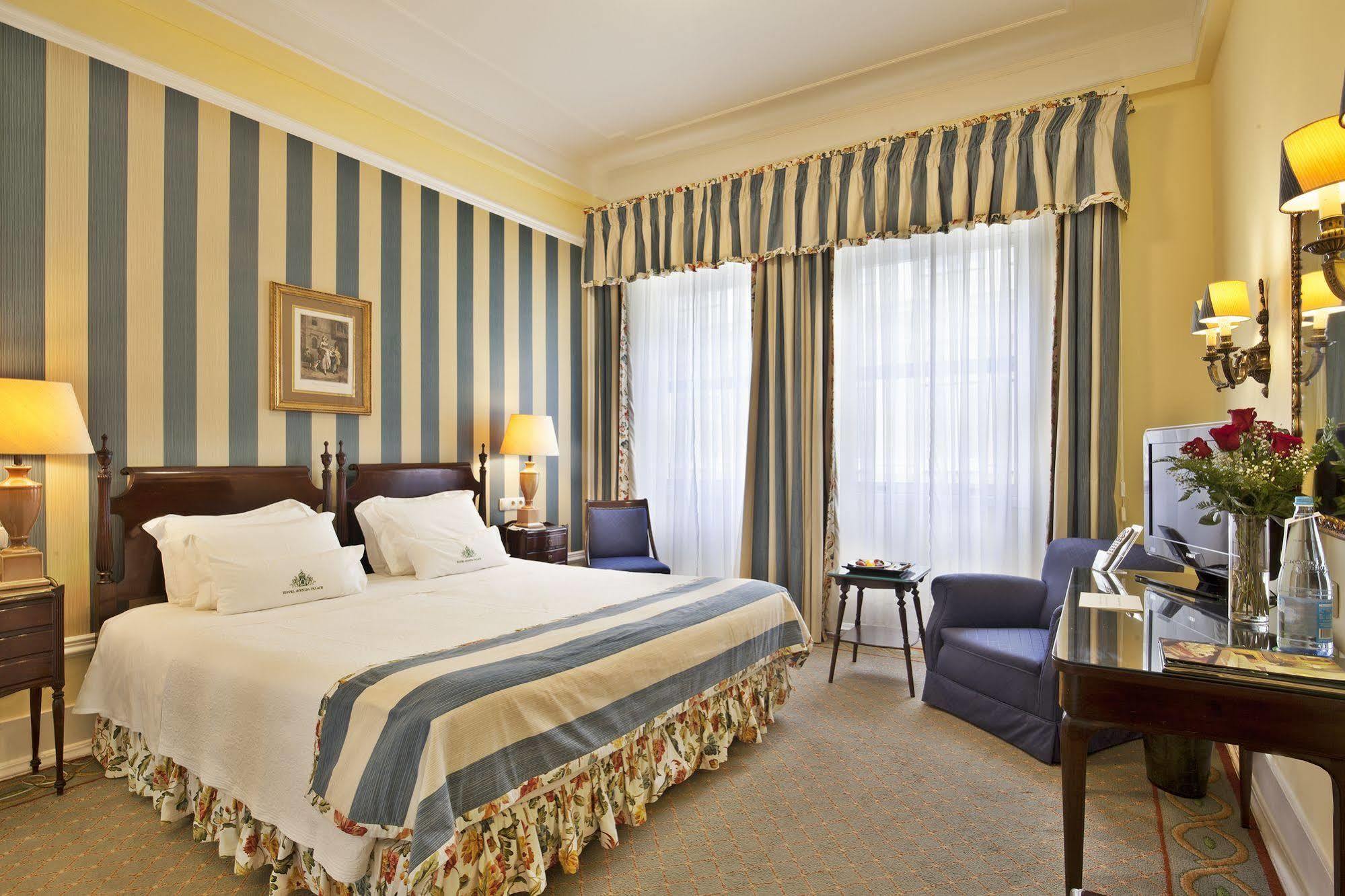 Hotel Avenida Palace Lisboa Exterior foto A room at the hotel