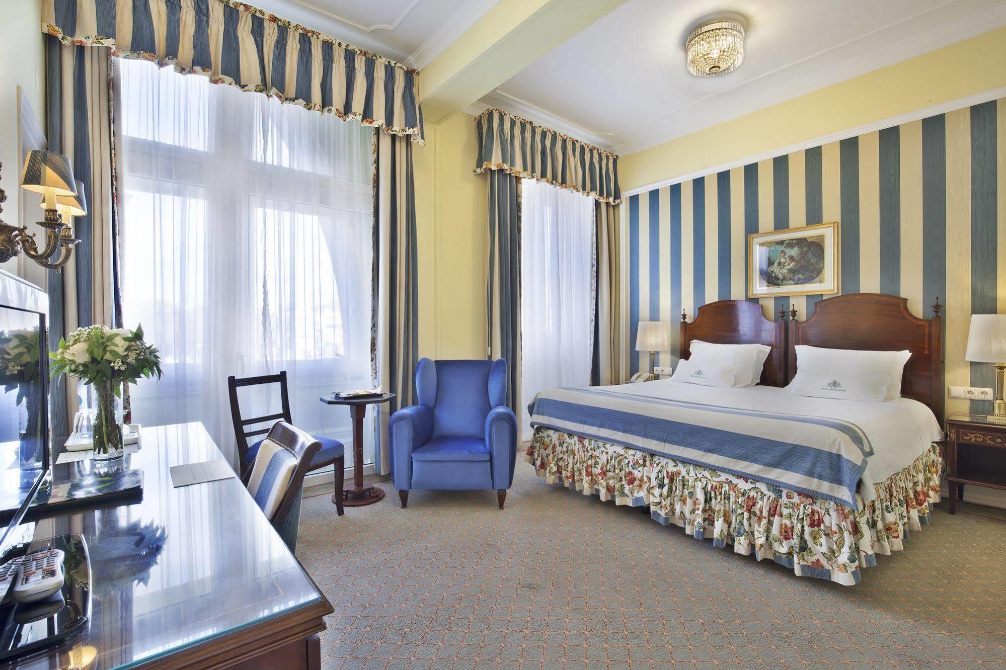 Hotel Avenida Palace Lisboa Exterior foto A room at the hotel
