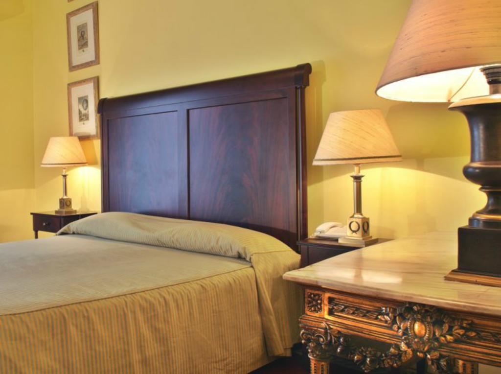 Hotel Avenida Palace Lisboa Habitación foto A bedroom at the hotel